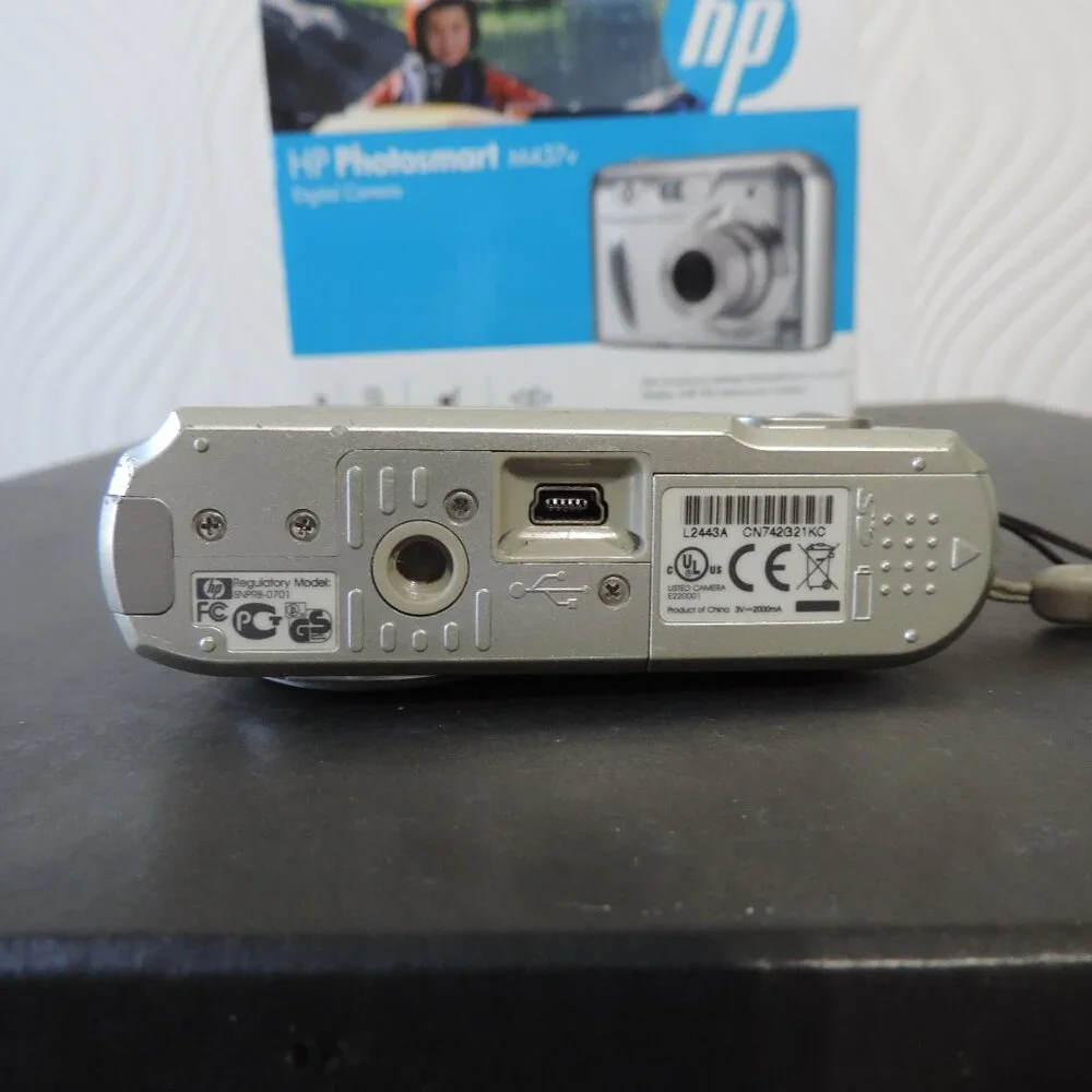 HP Photosmart M437v Digital Camera 5mp 3x Optical Zoom orig box CD & manual incl
